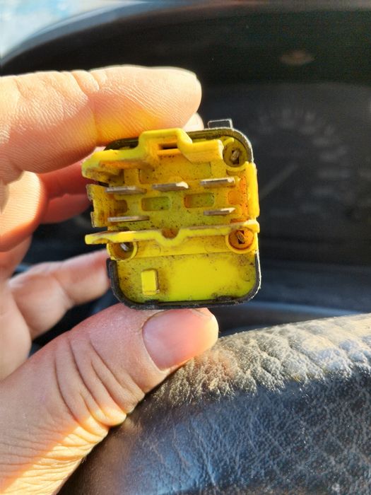 Реле бензонасоса Мазда 323f