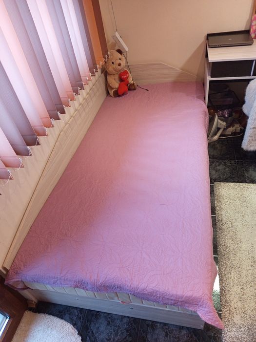 Кожен диван + бюро + единично легло. И трите комплект