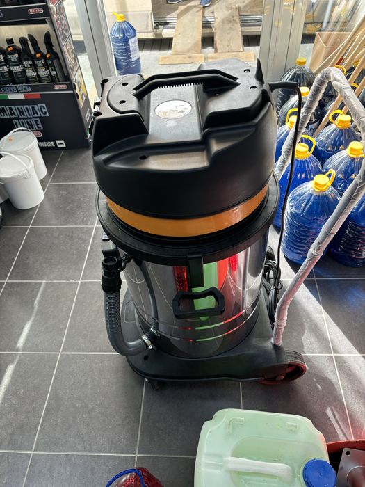 Професионални Прахосмукачки тримоторни Safran DWC 723
