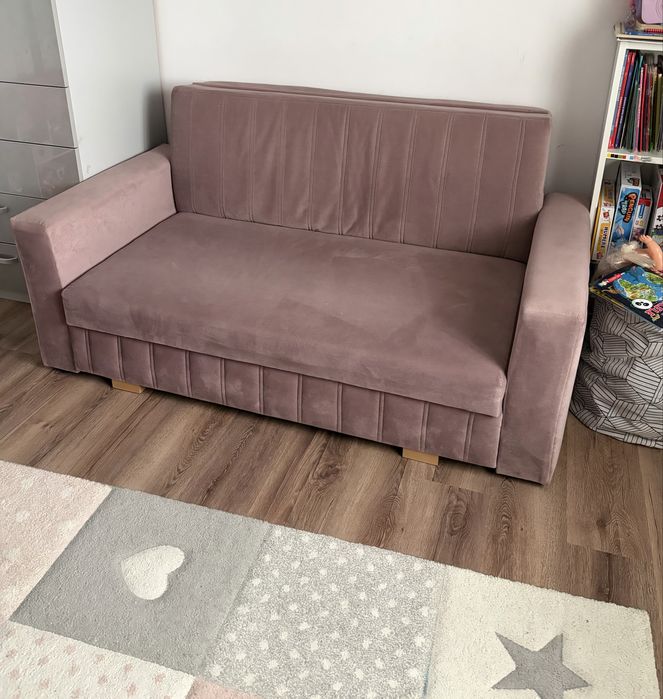 Canapea extensibilă roz - 1500 leis !