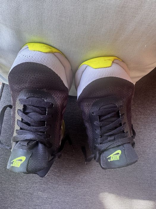 Nike Air Max Invigor / Маратонки / детски /