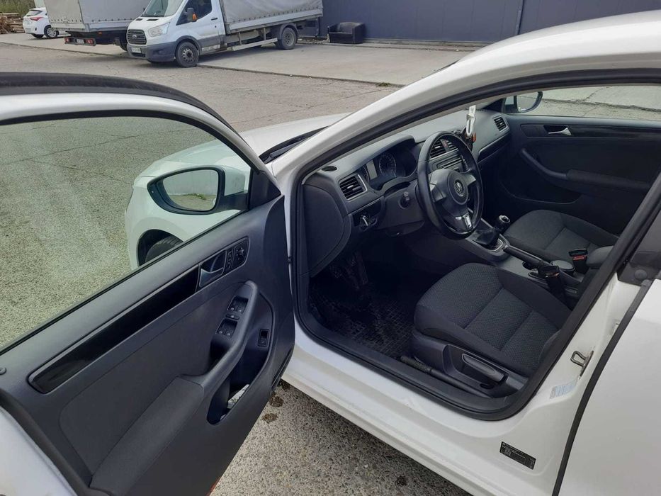 Vand URGENT VW JETTA 1,6 TDI 2012 impecabila !!!
