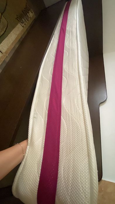 Vând pat o singură persoană