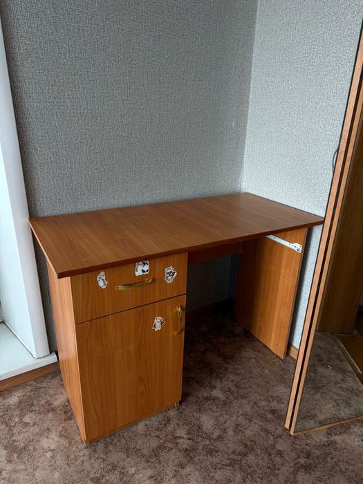 Продам стол письменный