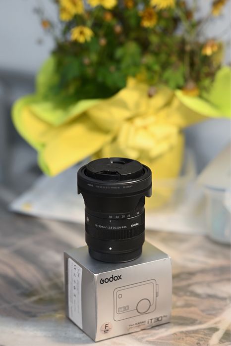 Sigma 18-50 f2.8 montură Fuji X