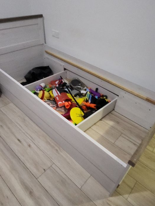 Продавам детско легло