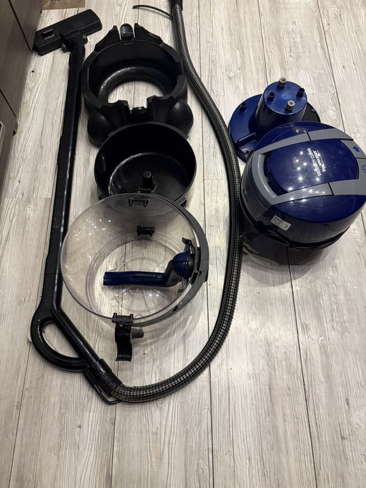 Професионална перяща прахосмукачка