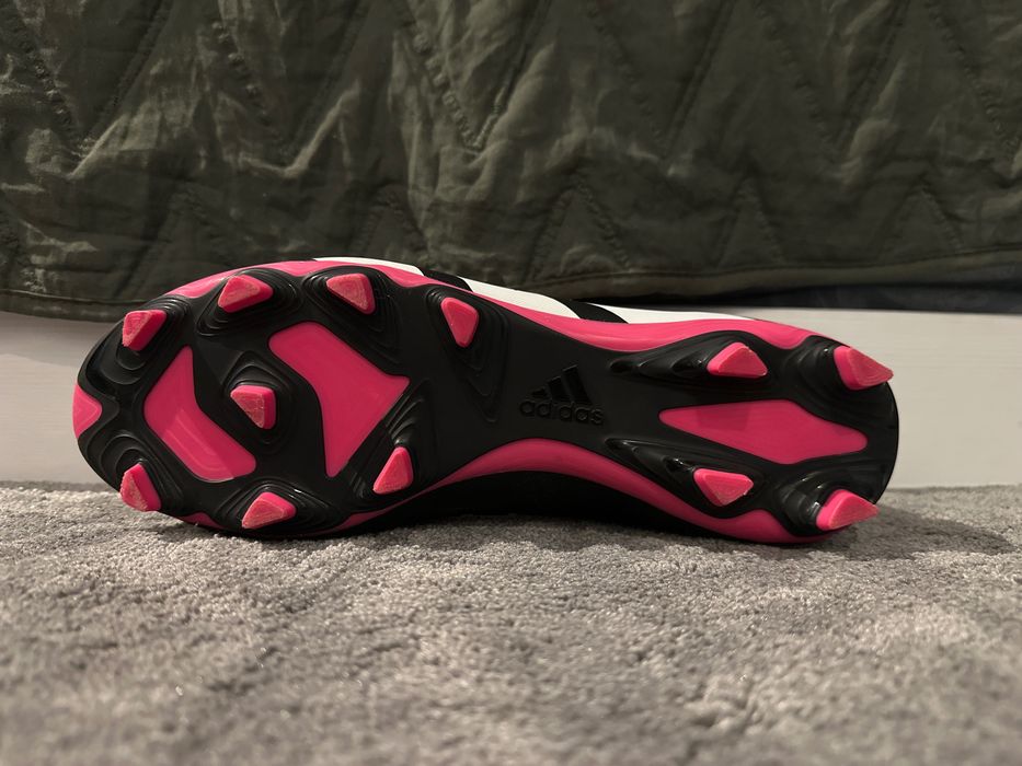 Ghete de fotbal adidas predator noi noute