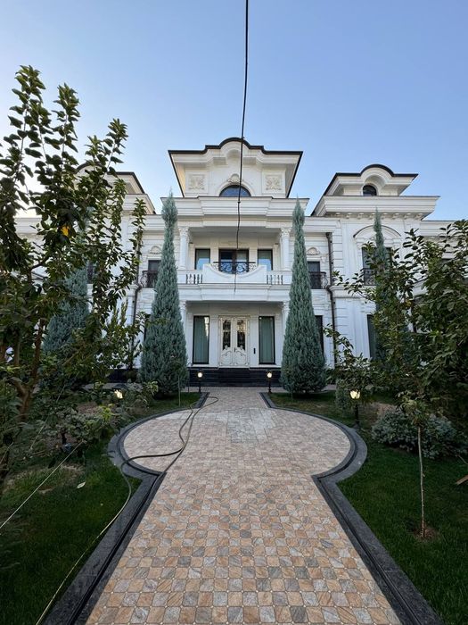 Сдаётся евродом с зади Гостиница Россия