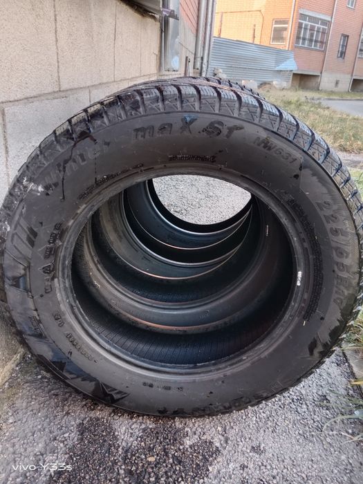 Продам  шины Санни