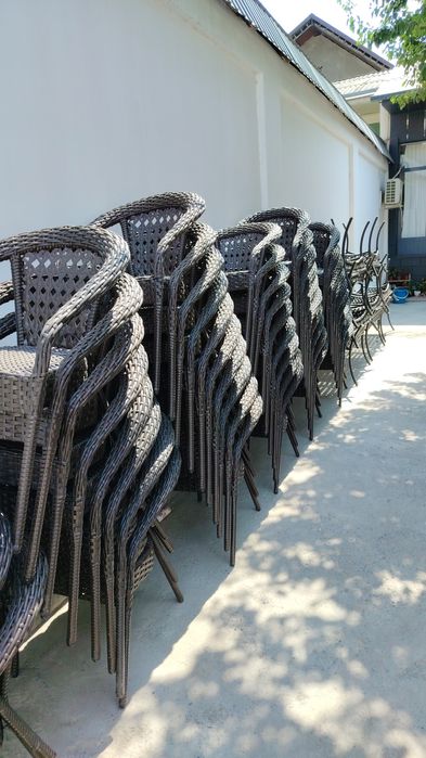 Стол ва стуллар ва качеля гул туваклар