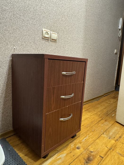 Шкаф, стол, тумбочка