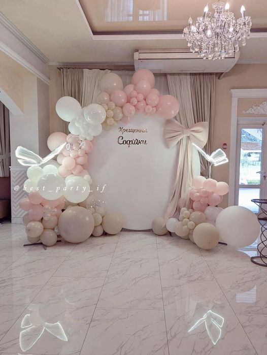 Оформление фото зоны шарами  .