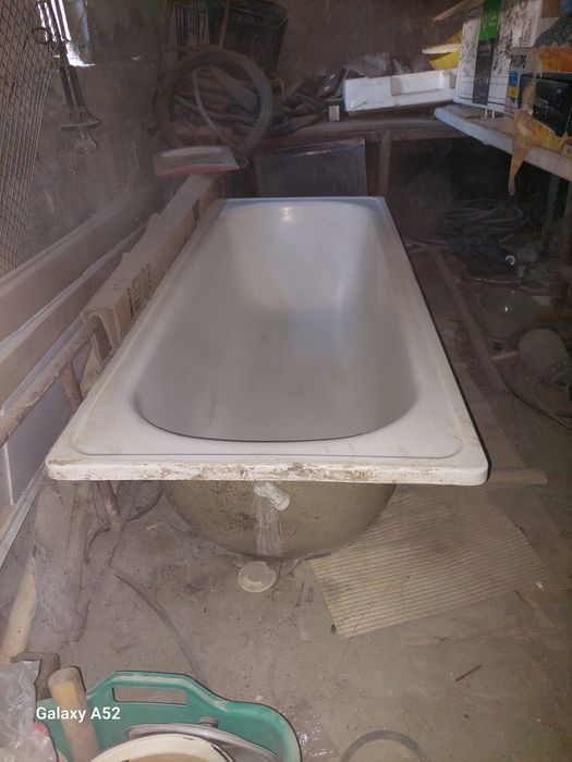 Продаётся керамическая ванная в хорошем состояннии