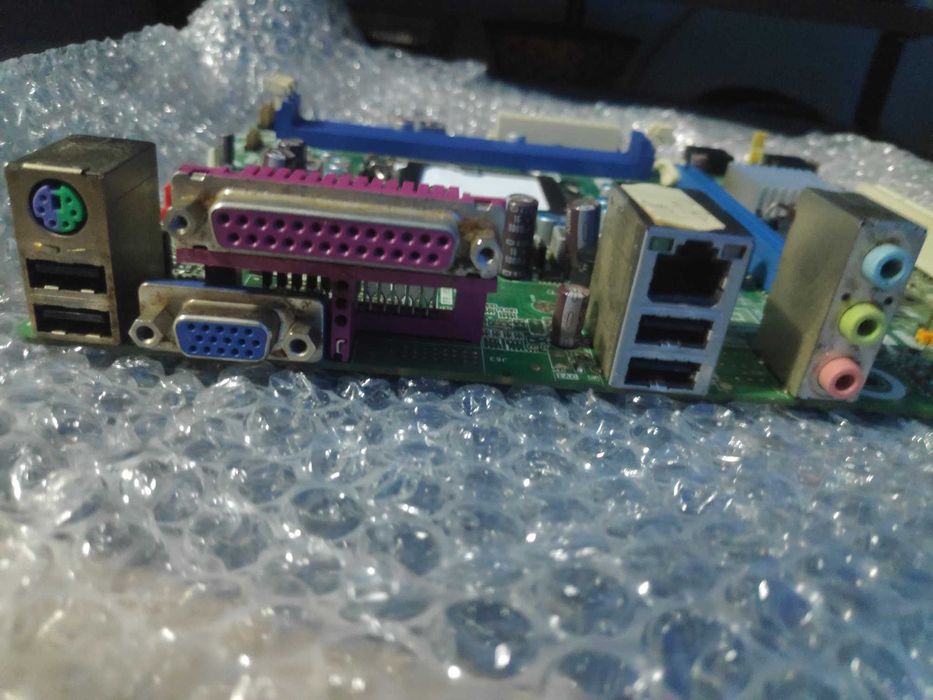 placa baza intel DH61 nu functioneaza un slot ram ++ shield