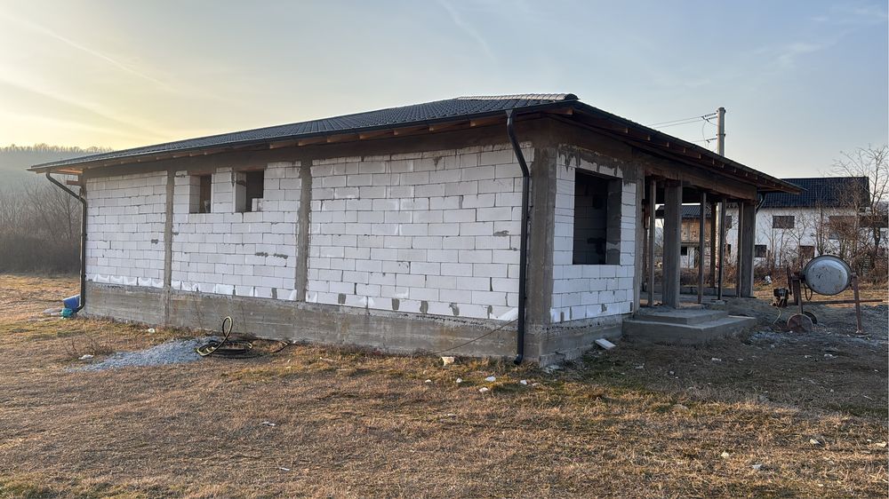 La 11 km de pitesti in Babana casa  noua de vanzare  2026