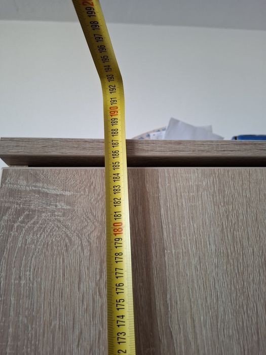 Dulap cu rafturi