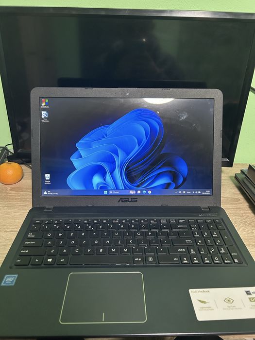 Vand laptop asus vivobook ssd 256 gb procesor intel celeron n4000