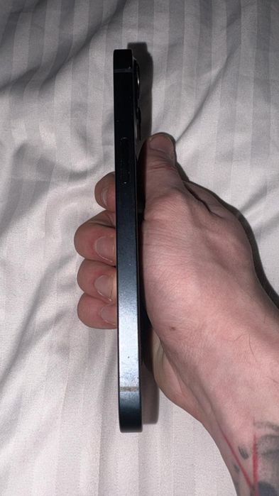 Продам iphone 13 заблокирован мошенниками