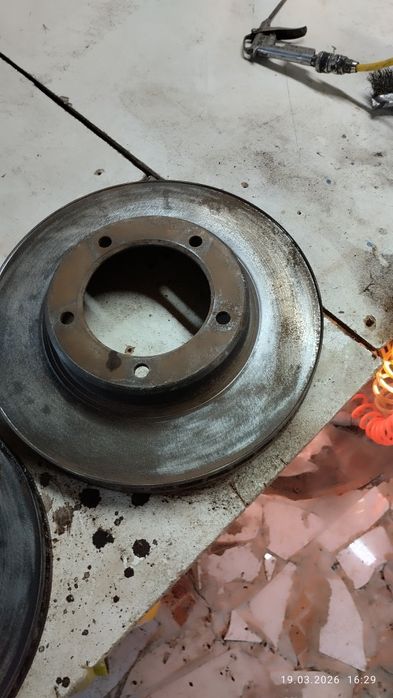 Продам тормозные диски от крузак 105