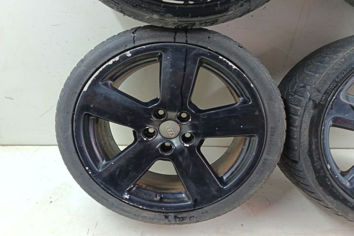 Set jante aliaj cu anvelope 225/40 R18 Iarna Greenlander 8.0Jx18H2 Et