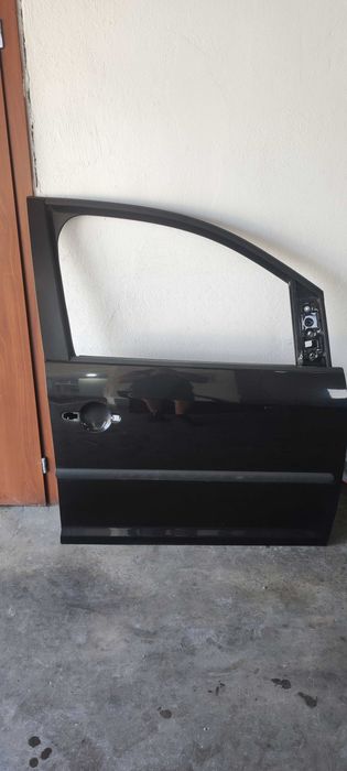 Usa dreapta fata volkswagen vw caddy an 2008 cod culoare C9Z