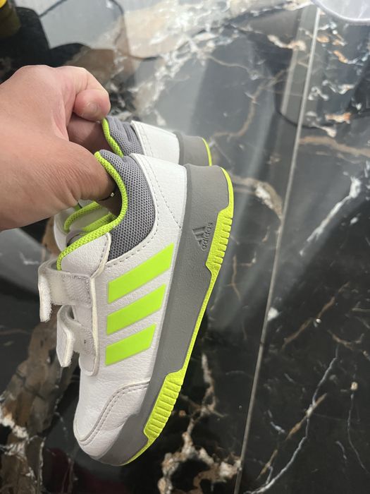 Adidasi adidas marimea 25, talpa interioara 14,5cm
