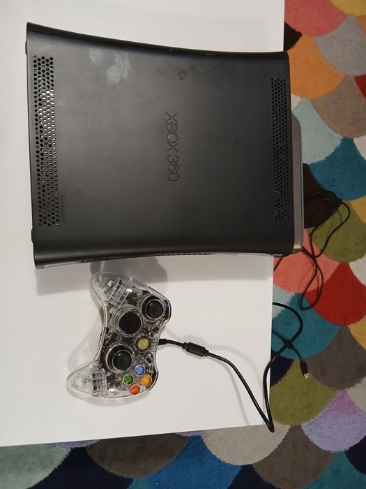 Xbox360 конзола+контролер и игри