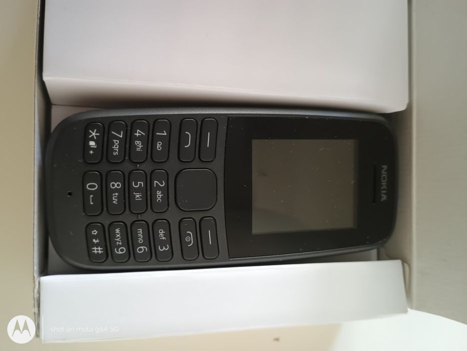 Напълно нов мобилен телефон NOKIA 105, за 2 СИМ карти, с оригиналното зарядно, кутия и книжка-упътване