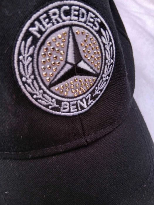 Оригинална шапка на Mercedes-Benz-  класическо лого, украсено с кристали