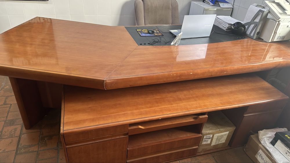 Продам стол для руководителя