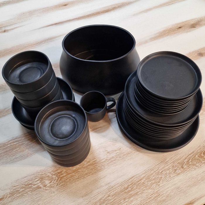 Set de Masă - Farfurii și Piese din Ceramică Vulcano - Negru Mat