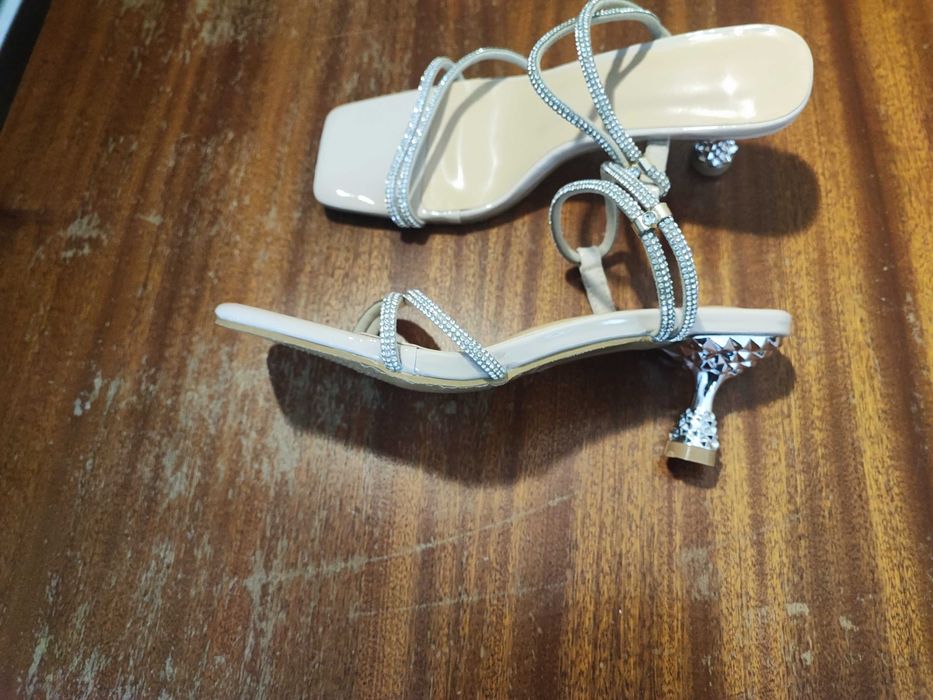 Обувки Дамски високи Токчета с блестящи кристали-Нови