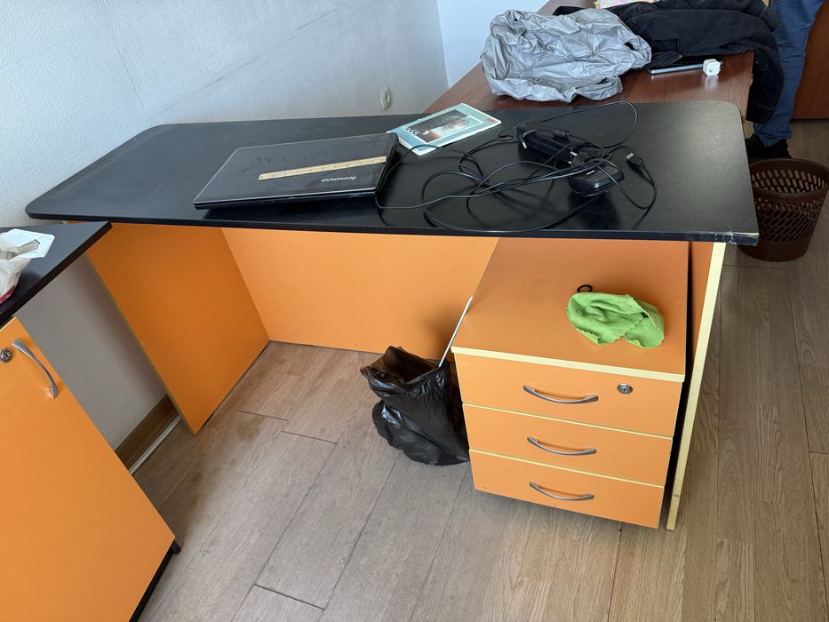 Столы срочно продам