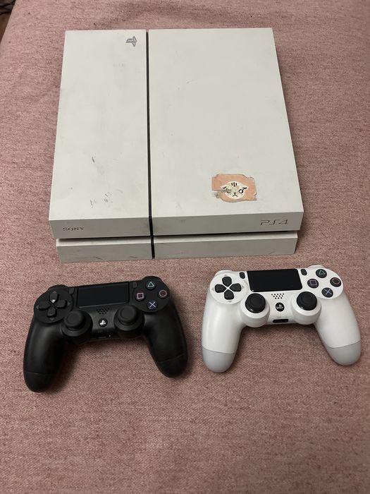 PS 4 прошитая 512 gb и 2 геймпада