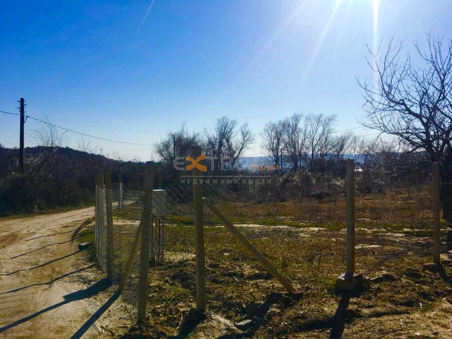 Парцел с Разрешение за строеж на къща РЗП 185 кв.м.