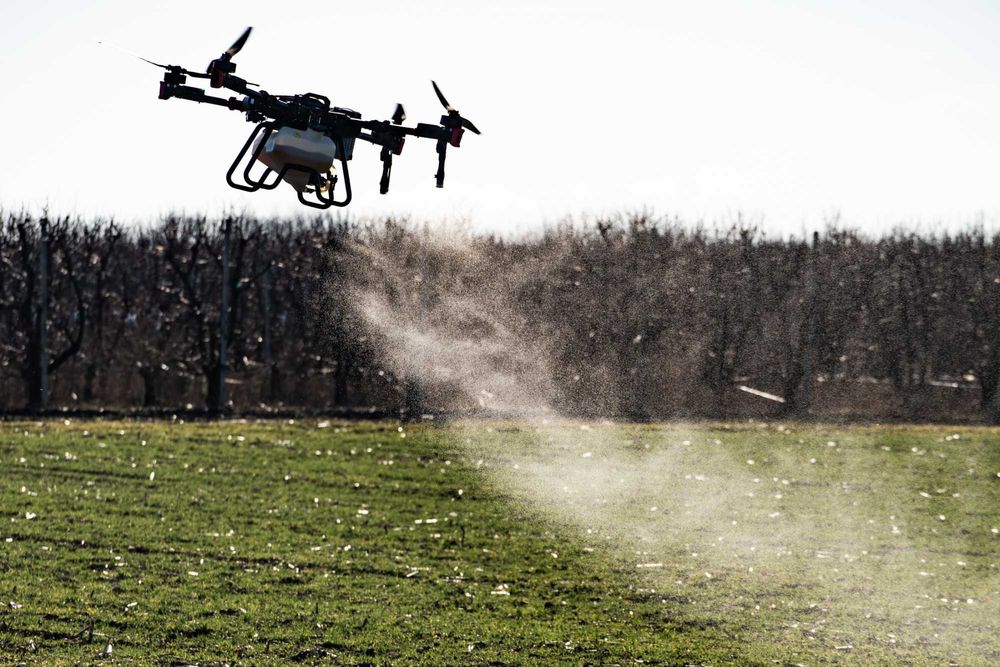 Tratamente fitosanitare cu dronă agricolă