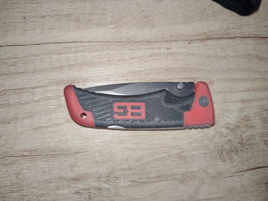 Продавам ножче на Gerber