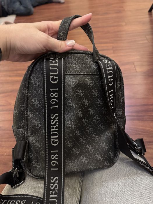 Ghiozdan marime mica guess