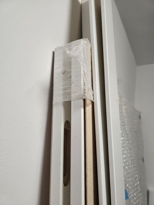 Ușă interior culoarea alb