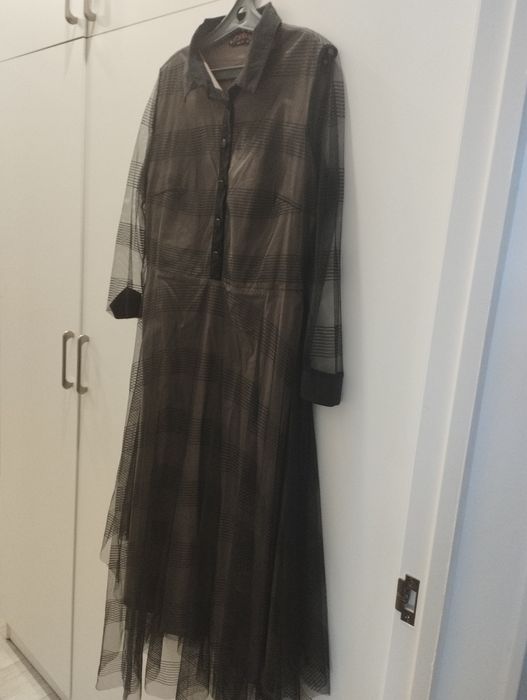 Продаются 2 платья  вечерних очень дешево