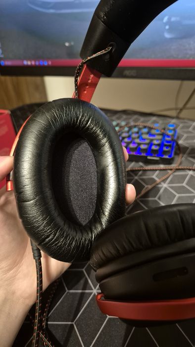 Vând Căști HyperX Cloud 3 cu Fir.