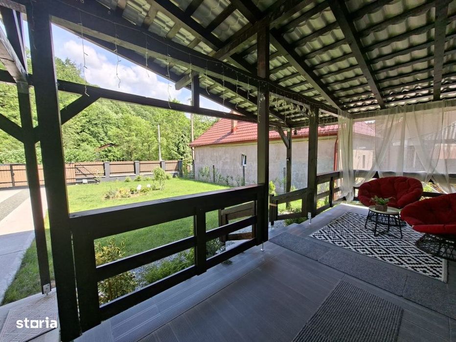 Casa 4 camere, 200 mp, teren 8 ari, zona Lunci