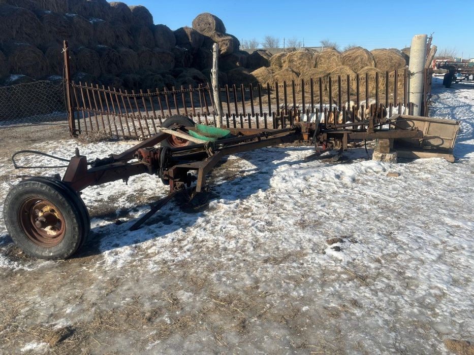 Трактор и косилка