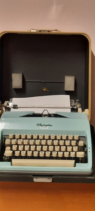 Mașină de scris Olympia Monica impecabilă