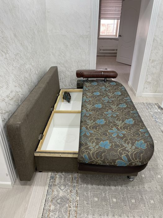 Диван (тахта) в хоршем состоянии