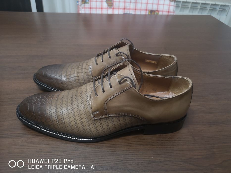 Продавам мъжки обувки естествена кожа