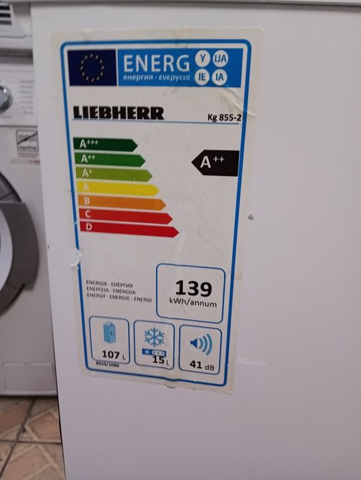 Като нов малък хладилник с вътрешна камера Liebherr  с две години гаранция!