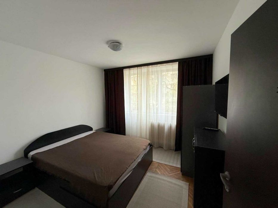 Apartament 3 camere decomandat de închiriat Alexandru cel Bun