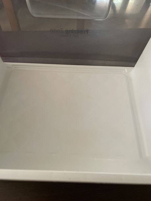 Sertar congelator si rafturi sticla